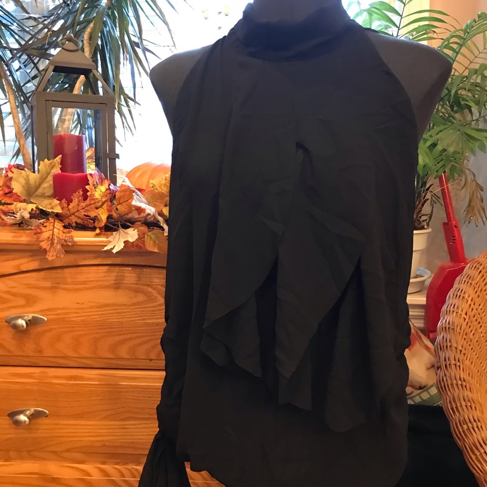 Women’s black top